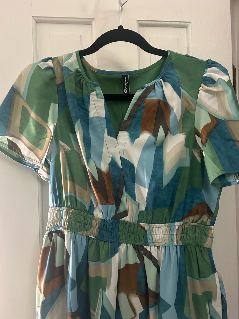 Relaxed V-Neck Green Abstract Print Dress
